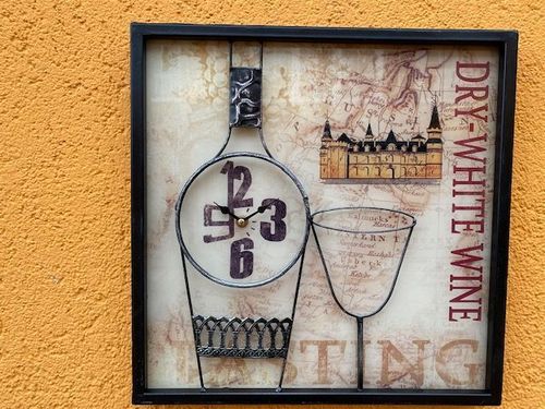 Wandbild Weißweinflasche mit Uhr